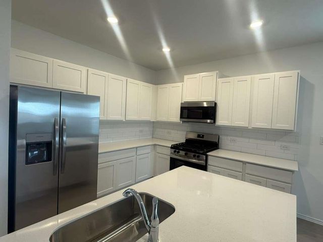 561 Sormonne LOOP, Kyle, TX 78640