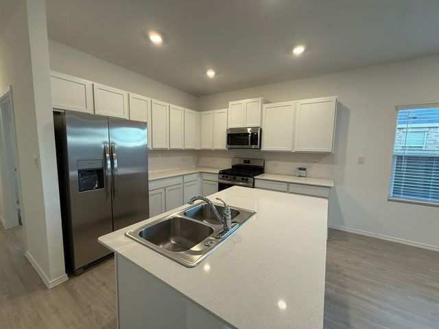 561 Sormonne LOOP, Kyle, TX 78640