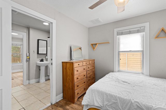 2609 Willow ST 1, Austin, TX 78702