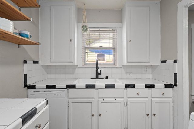 2609 Willow ST 1, Austin, TX 78702