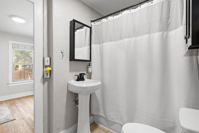 2609 Willow ST 1, Austin, TX 78702