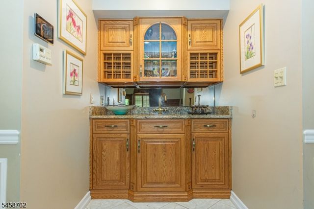 2 Blueberry Ct, Mahwah Twp., NJ 07430