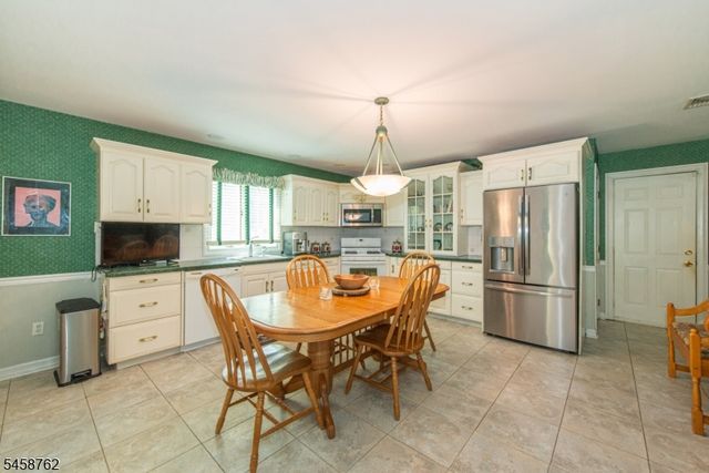 2 Blueberry Ct, Mahwah Twp., NJ 07430