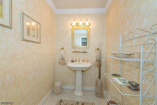 2 Blueberry Ct, Mahwah Twp., NJ 07430