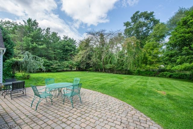 2 Blueberry Ct, Mahwah Twp., NJ 07430
