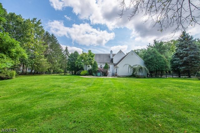2 Blueberry Ct, Mahwah Twp., NJ 07430