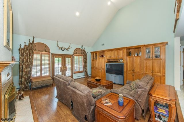 2 Blueberry Ct, Mahwah Twp., NJ 07430