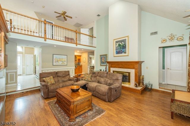 2 Blueberry Ct, Mahwah Twp., NJ 07430