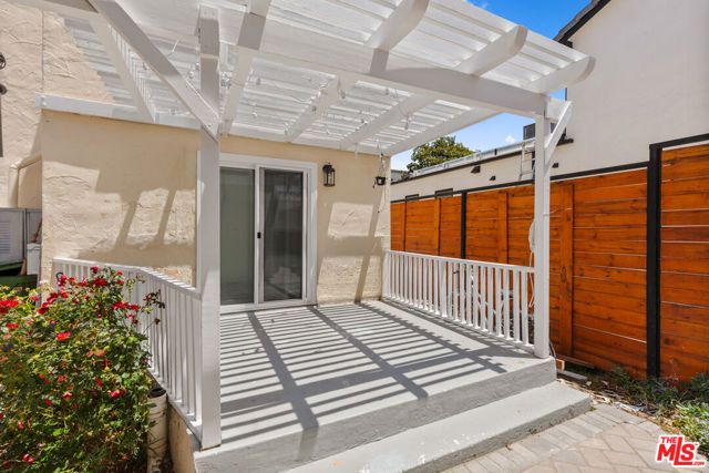 1433 Livonia Avenue, Los Angeles, CA 90035