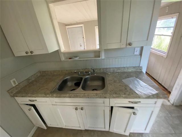 7608 N HUNTLEY AVENUE, Tampa, FL 33604