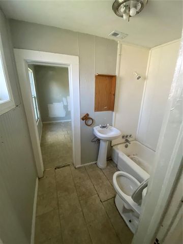 7608 N HUNTLEY AVENUE, Tampa, FL 33604
