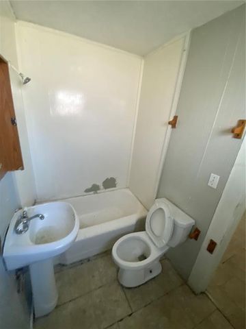 7608 N HUNTLEY AVENUE, Tampa, FL 33604