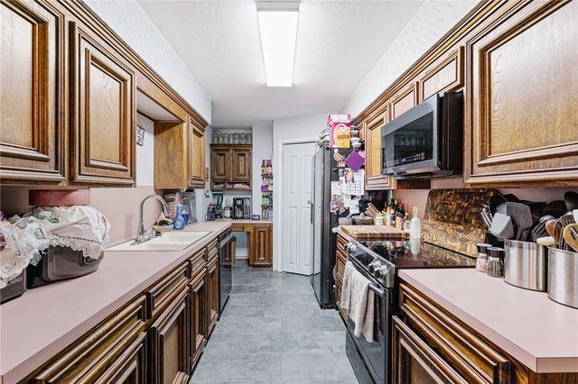 6906 Whalen Dr, Corpus Christi, TX 78413