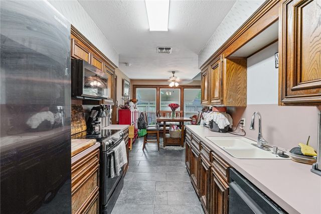6906 Whalen Dr, Corpus Christi, TX 78413