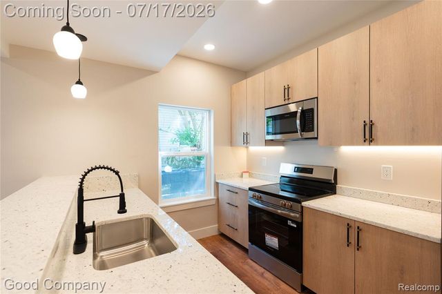 7541 Clayburn Street, Detroit, MI 48228
