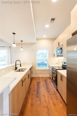 7541 Clayburn Street, Detroit, MI 48228