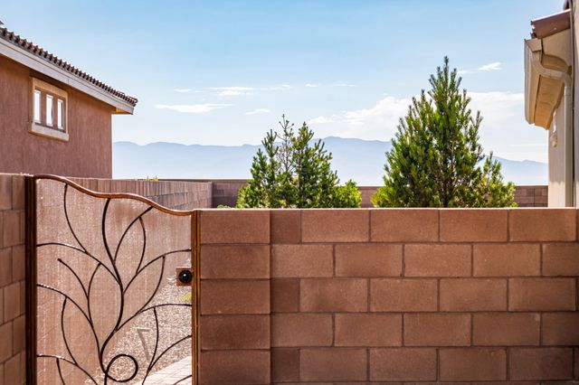 1600 Willow Canyon Trail NW, Albuquerque, NM 87120