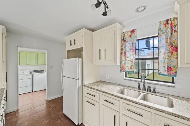 6159 Belmark Street, Houston, TX 77033