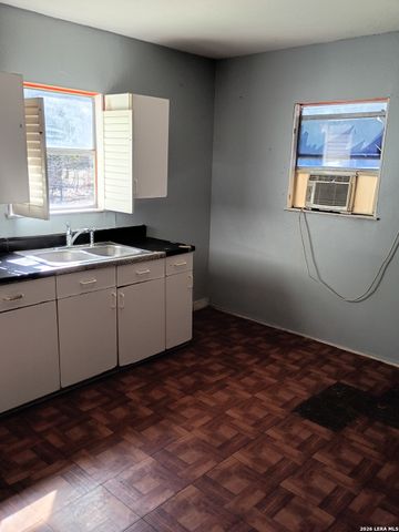 616 SIMS AVE, San Antonio, TX 78225