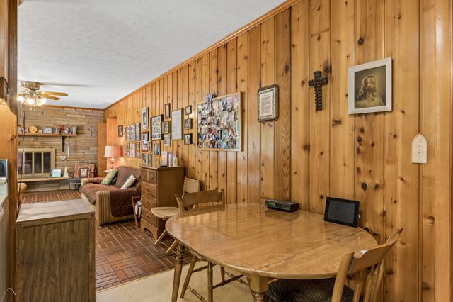 1018 Woodmont Dr, Dickson, TN 37055