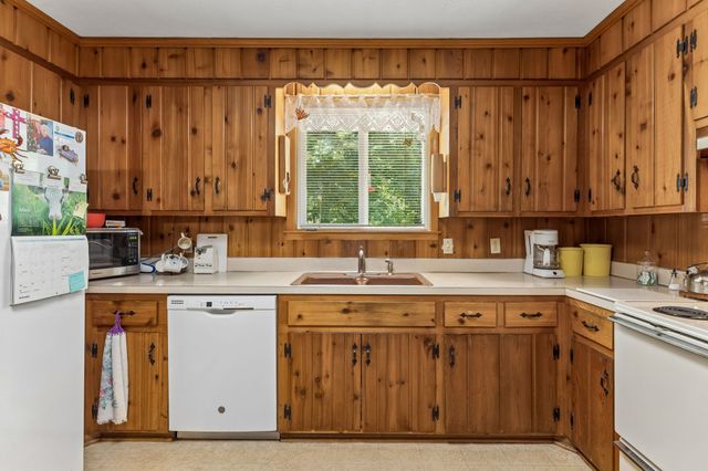 1018 Woodmont Dr, Dickson, TN 37055