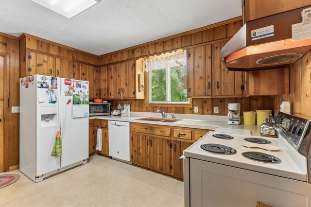 1018 Woodmont Dr, Dickson, TN 37055