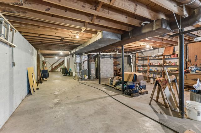 1018 Woodmont Dr, Dickson, TN 37055
