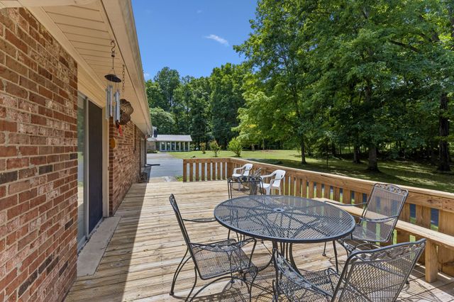 1018 Woodmont Dr, Dickson, TN 37055