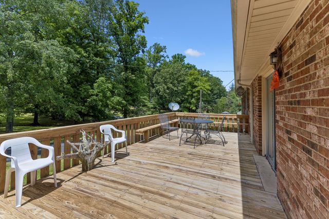 1018 Woodmont Dr, Dickson, TN 37055