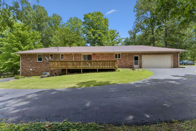 1018 Woodmont Dr, Dickson, TN 37055
