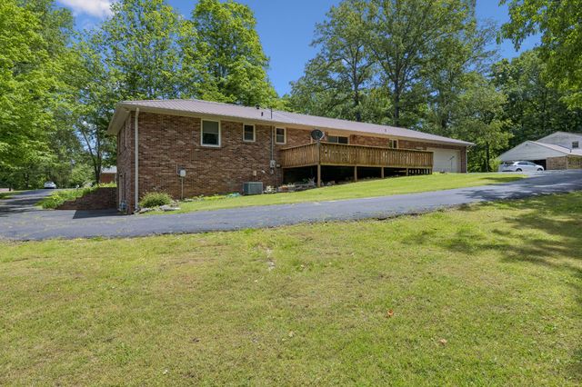 1018 Woodmont Dr, Dickson, TN 37055