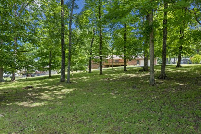 1018 Woodmont Dr, Dickson, TN 37055