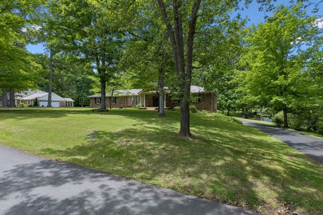 1018 Woodmont Dr, Dickson, TN 37055