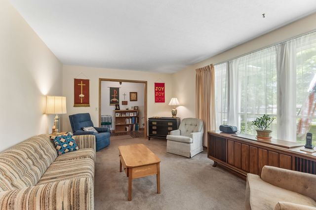 1018 Woodmont Dr, Dickson, TN 37055