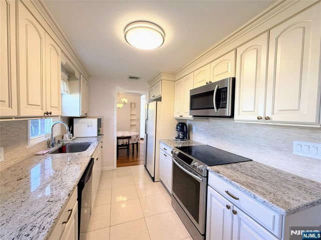 216 Cedar Lane, Closter, NJ 07624
