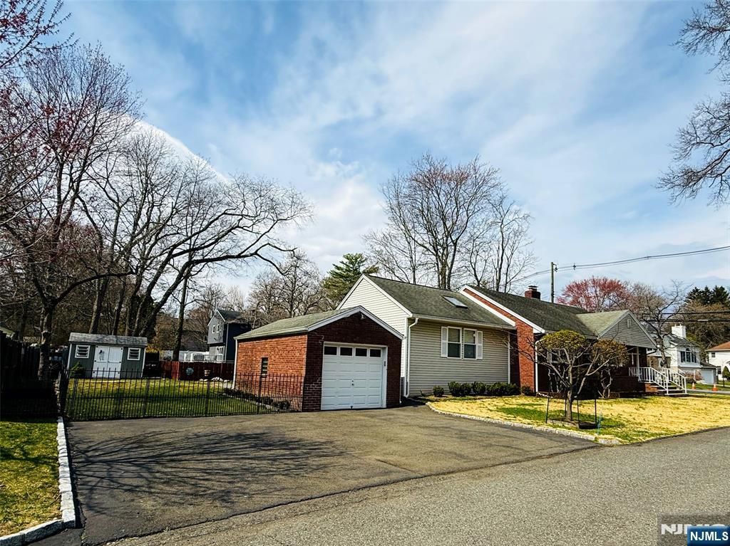 216 Cedar Lane, Closter, NJ 07624