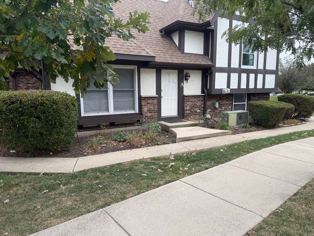 1642 Country Lakes Drive A, Naperville, IL 60563