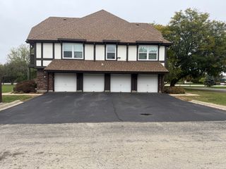 1642 Country Lakes Drive A, Naperville, IL 60563