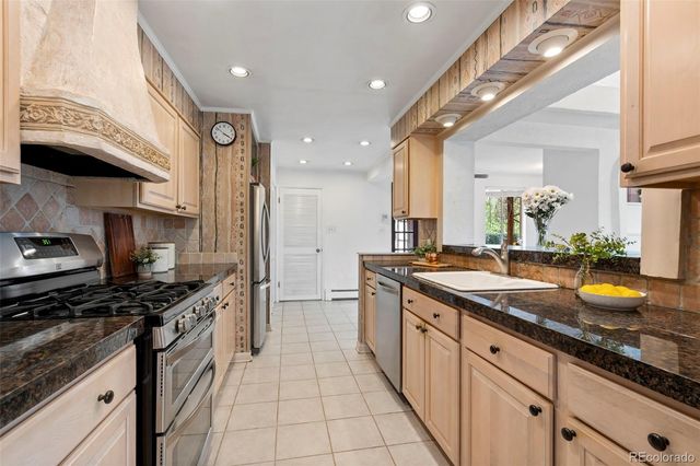 885 Everett Street, Lakewood, CO 80215