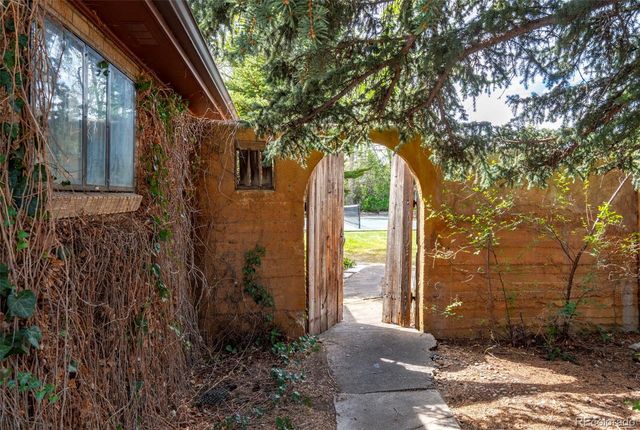 885 Everett Street, Lakewood, CO 80215