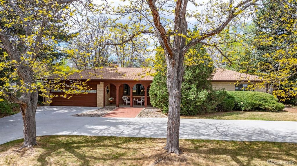 885 Everett Street, Lakewood, CO 80215