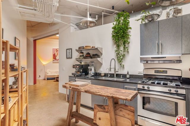 530 Molino Street 213, Los Angeles, CA 90013