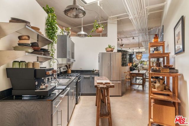 530 Molino Street 213, Los Angeles, CA 90013