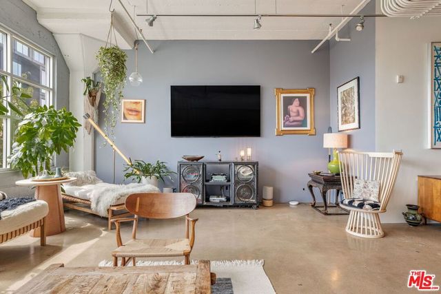 530 Molino Street 213, Los Angeles, CA 90013