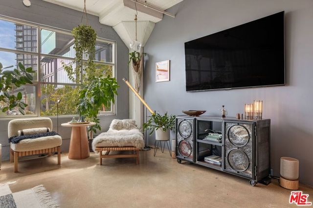 530 Molino Street 213, Los Angeles, CA 90013