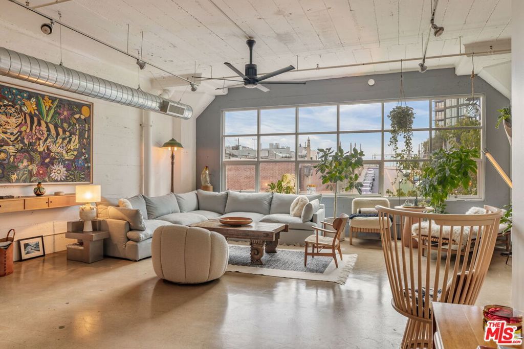 530 Molino Street 213, Los Angeles, CA 90013
