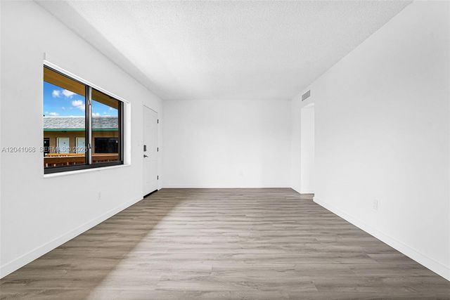 13210 Memorial Hwy 204, North Miami, FL 33161