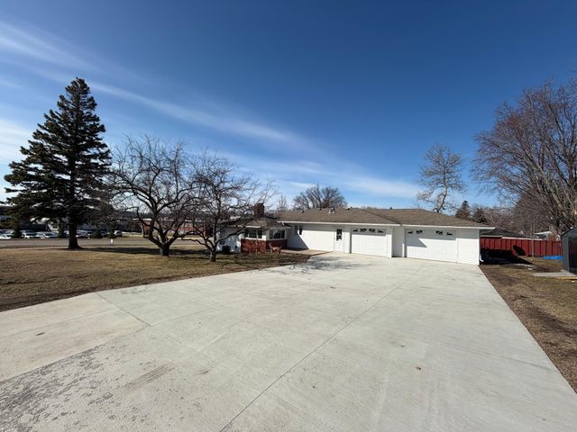 420 James Street, Detroit Lakes, MN 56501