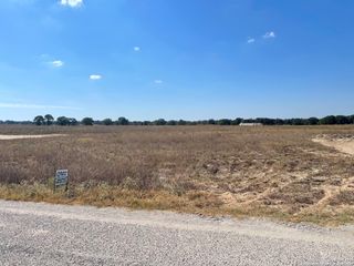 229 Colonial Ln, La Vernia, TX 78121
