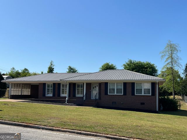 6 Colonial Drive, Newnan, GA 30263